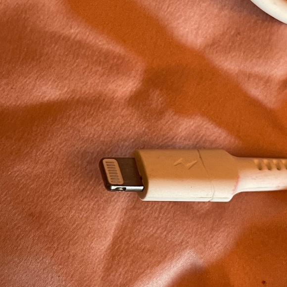 Logix USB c to lightening - Picture 2 of 3
